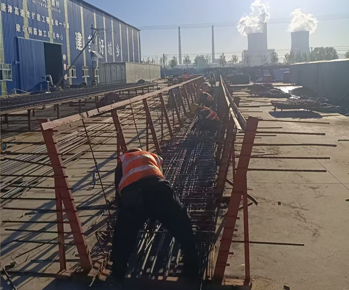 张邢4-唐津高速改扩建一分部节日坚守 全力推进工程建设.jpg 张邢4-唐津高速改扩建一分部节日坚守 全力推进工程建设.jpg